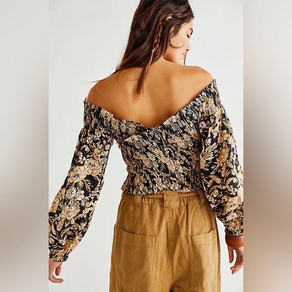 FREE PEOPLE Smocked Cream & Black Puff Sleeves Floral Crop Top Blouse - Picture 3 of 12